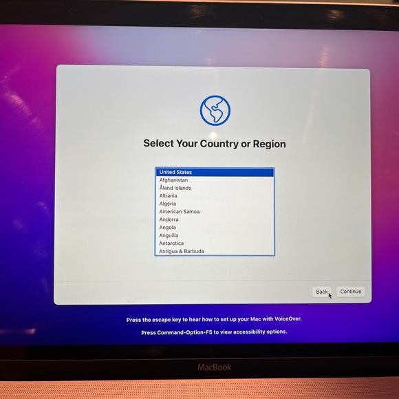 MacBook - Picture 2 of 8